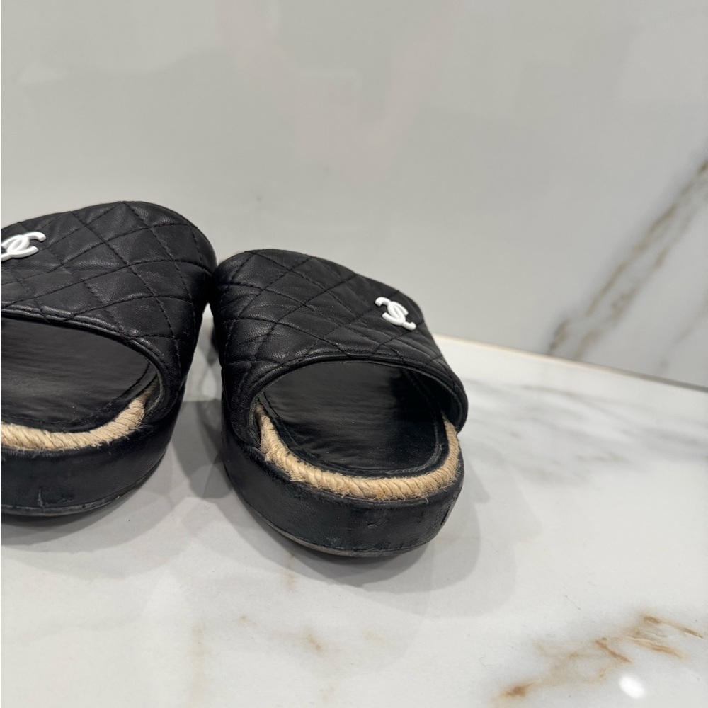 Chanel CC Cap Toe Espadrilles EU 35.5 | Timeless Luxury Flats - Picture 6 of 10